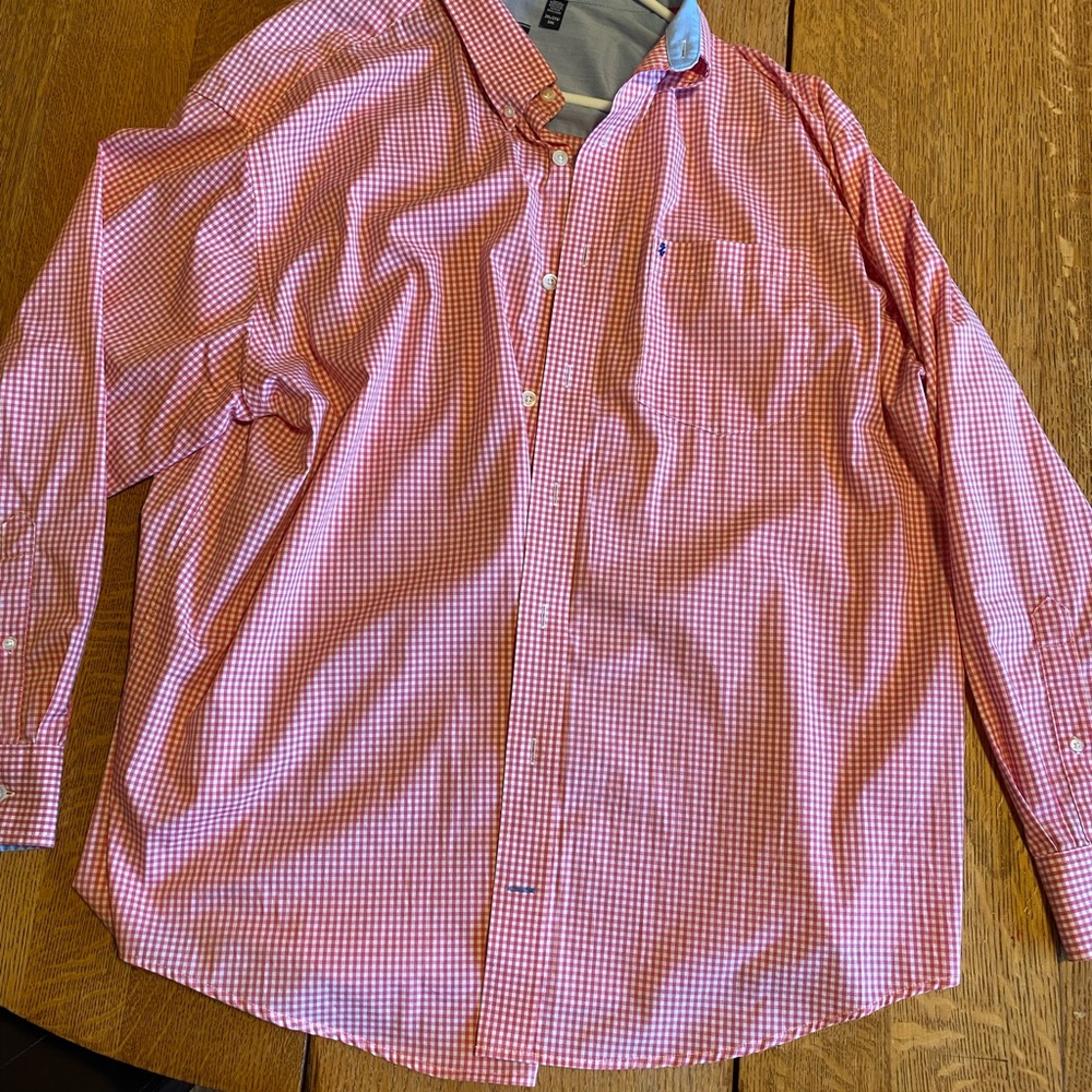 Men’s dress shirt it is a xXL